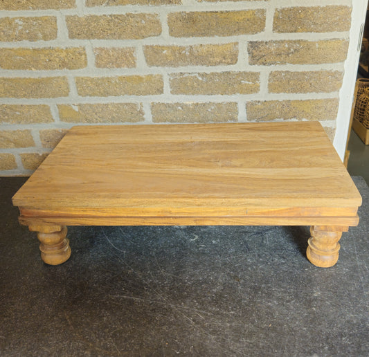Houten plateau op voetjes
