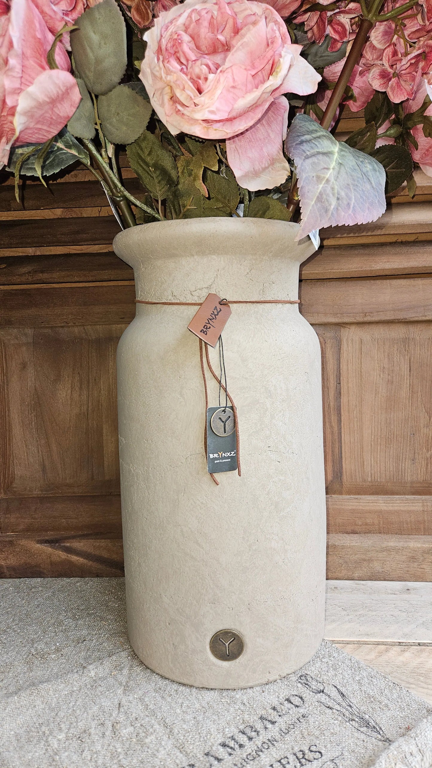 Brynxz Vase Cylinder Neck L sfeerfoto – Brynxz vaas | Brynxzonline.nl