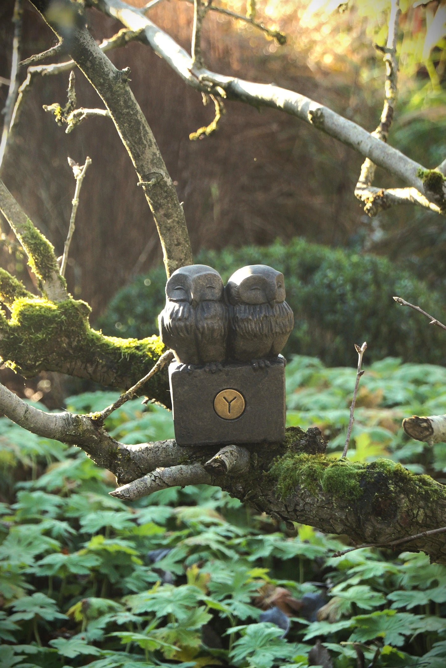 Brynxz Two Owls At A Statue - Brynxz Online By O zo sfeervol
