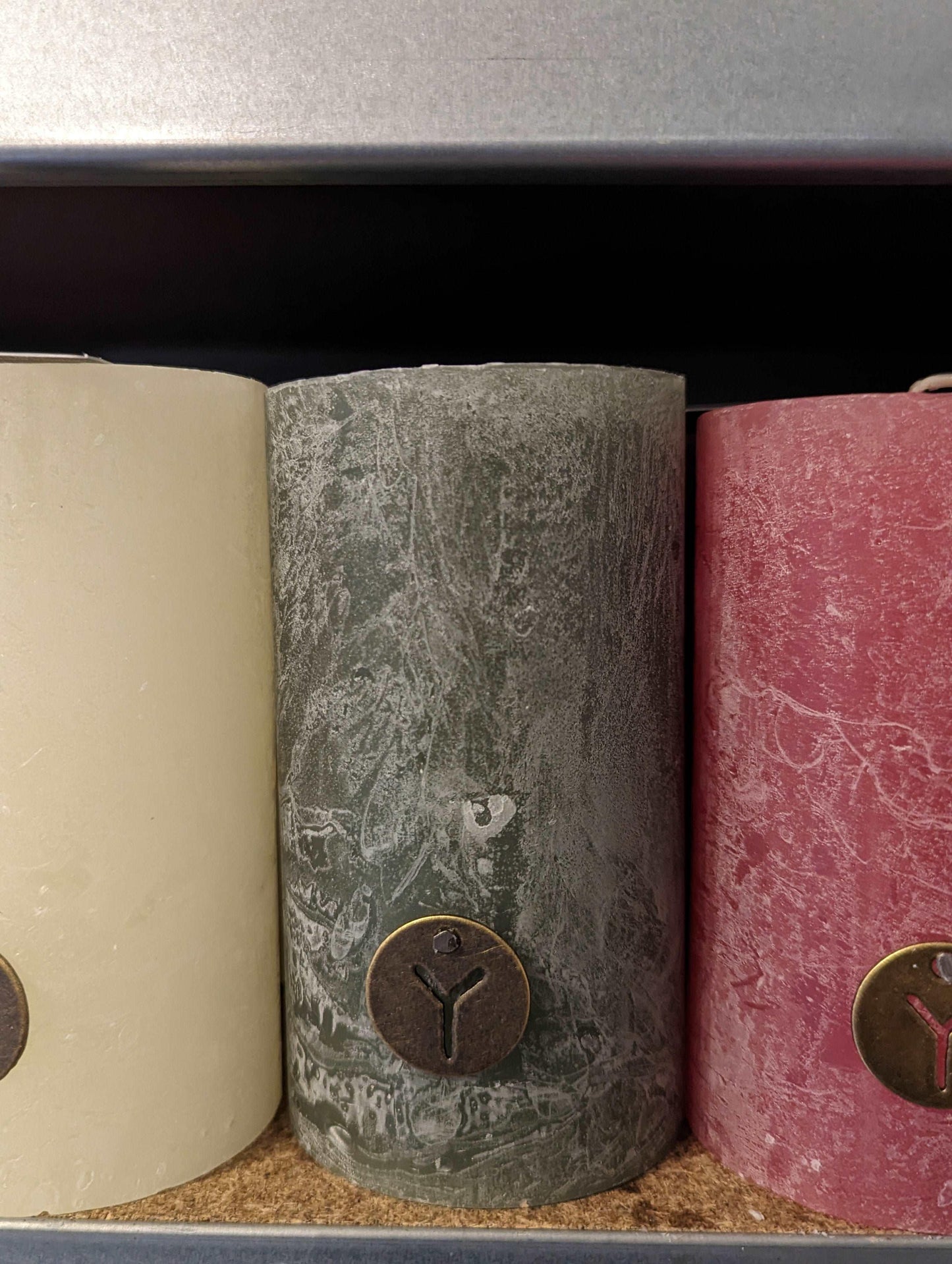 Brynxz Rustic candle Forest Green 7x12 cm - Brynxz Online By O zo sfeervol