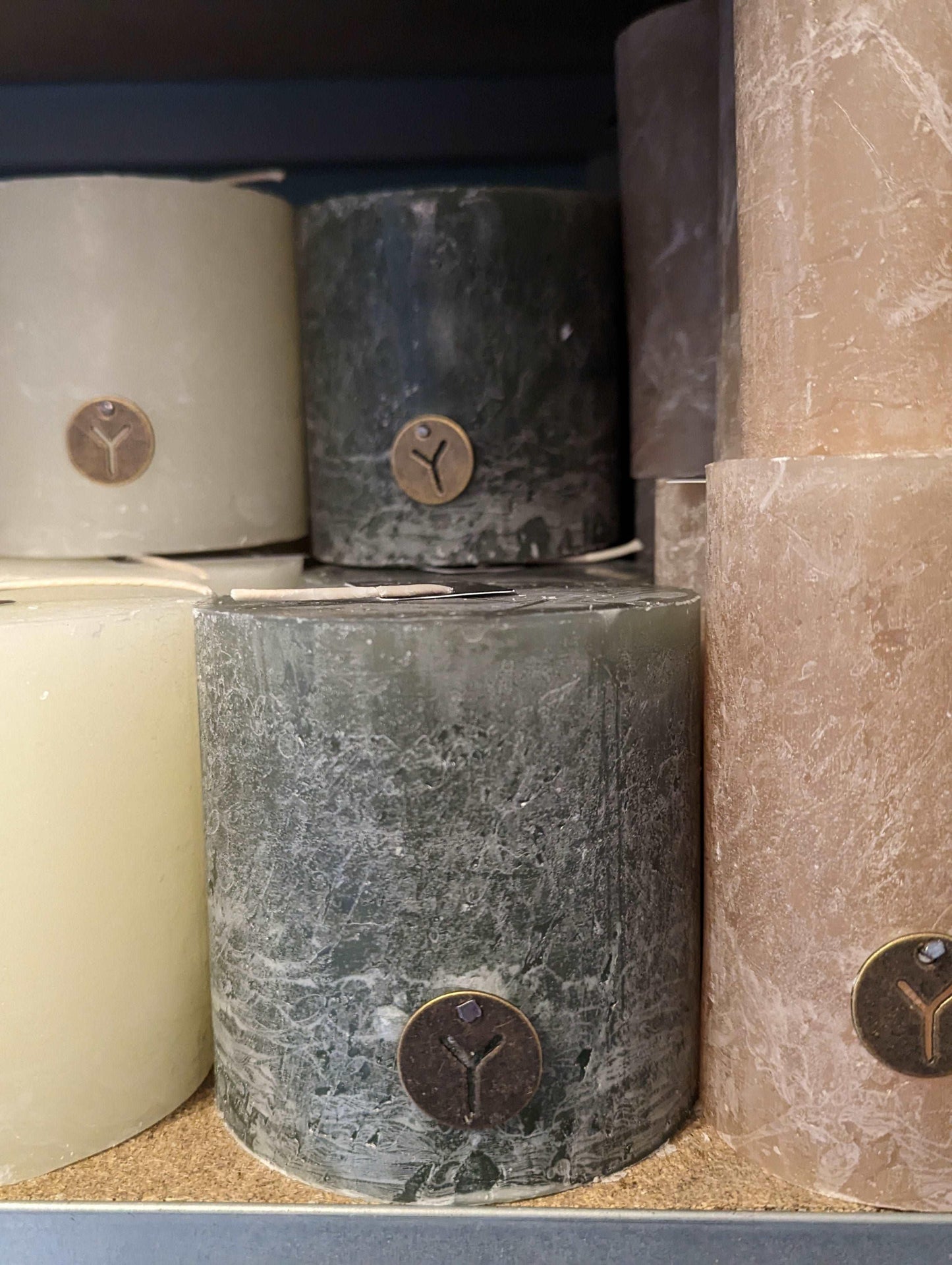 Brynxz Rustic candle Forest Green 10x10 cm - Brynxz Online By O zo sfeervol