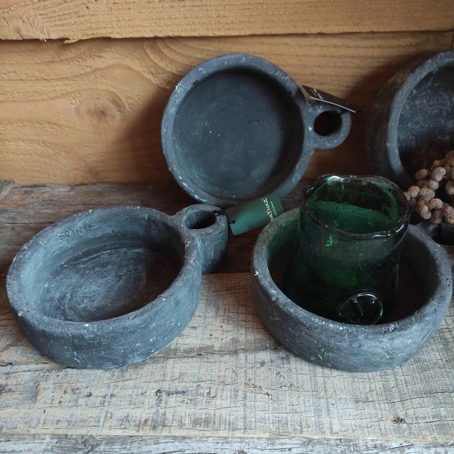 Brynxz Plate Atmosphere Round S sfeerfoto – Aardewerk Decoratie | Brynxzonline.nl