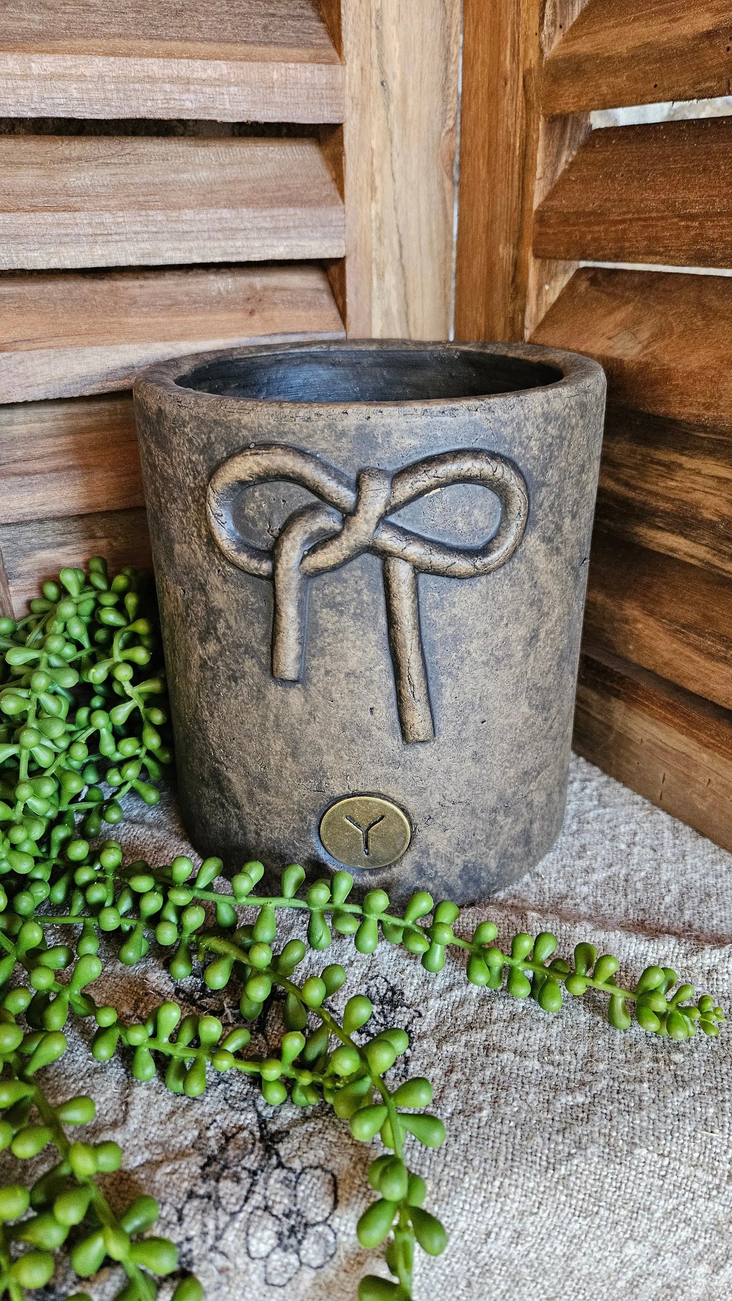 Brynxz Planter with a Bow sfeerfoto – Brynxz pot | Brynxzonline.nl