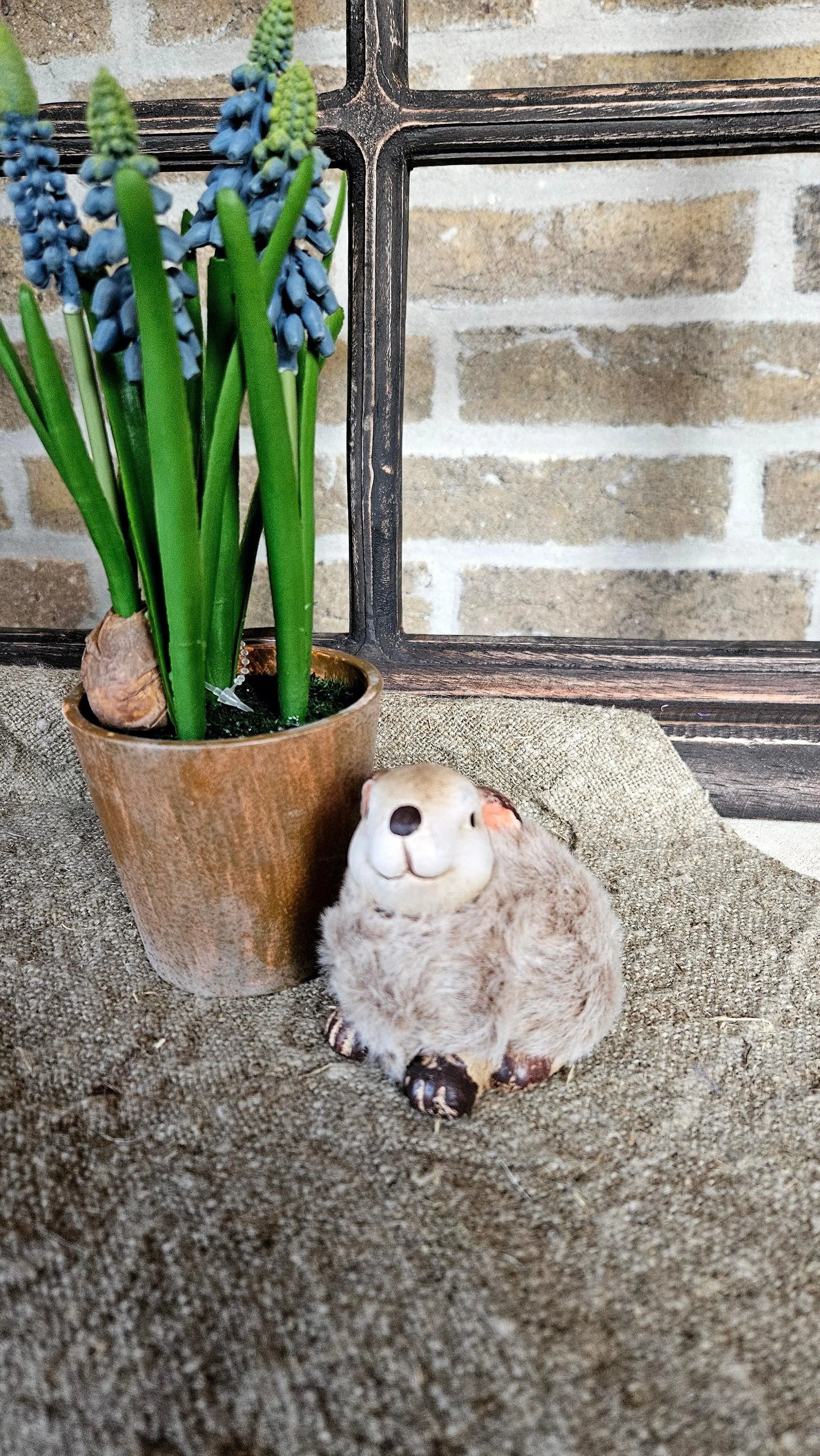 Decoratie Konijntjes met Vacht close-up – Landelijke Keramiek Decoratie | Brynxzonline.nl