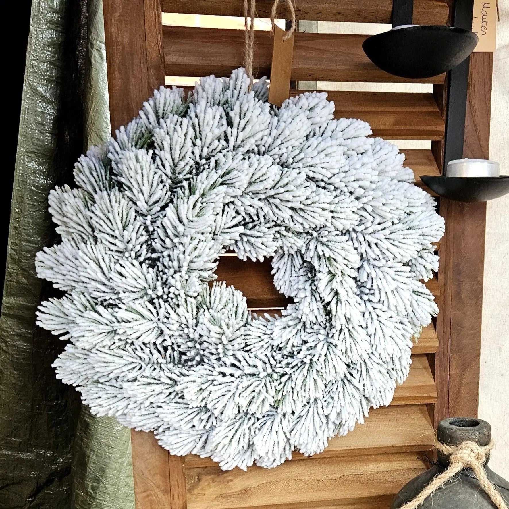 Nobilis Krans Besneeuwd – Landelijke Decoratie Accessoire | Brynxzonline.nl