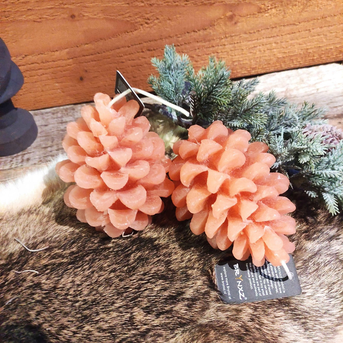 Brynxz Candle Pinecone Terra S – Sfeerkaars Kerstdecoratie | Brynxzonline.nl