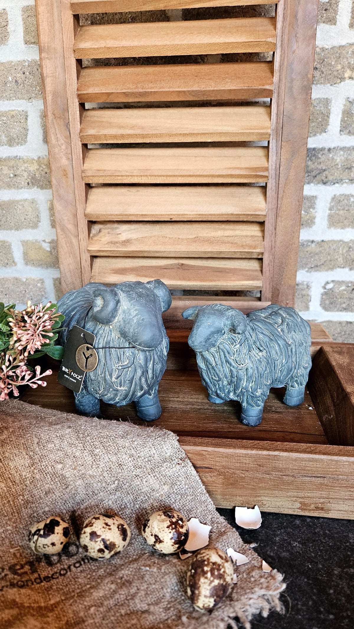 Brynxz Hairy Sheep sfeerfoto – Landelijke Keramiek Decoratie | Brynxzonline.nl