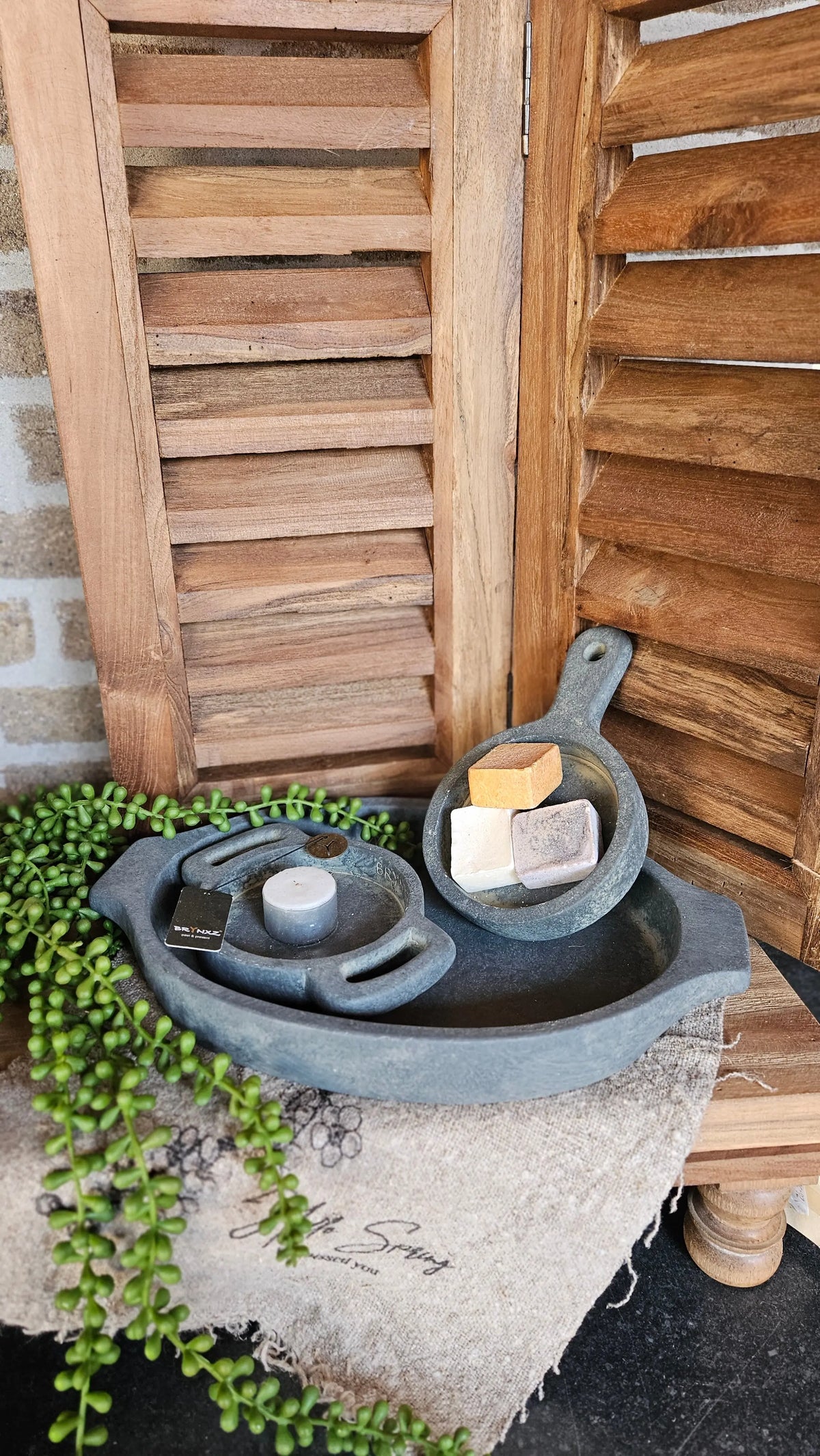 Brynxz Plate and Scoop set van 3, aardewerken schaal met schep