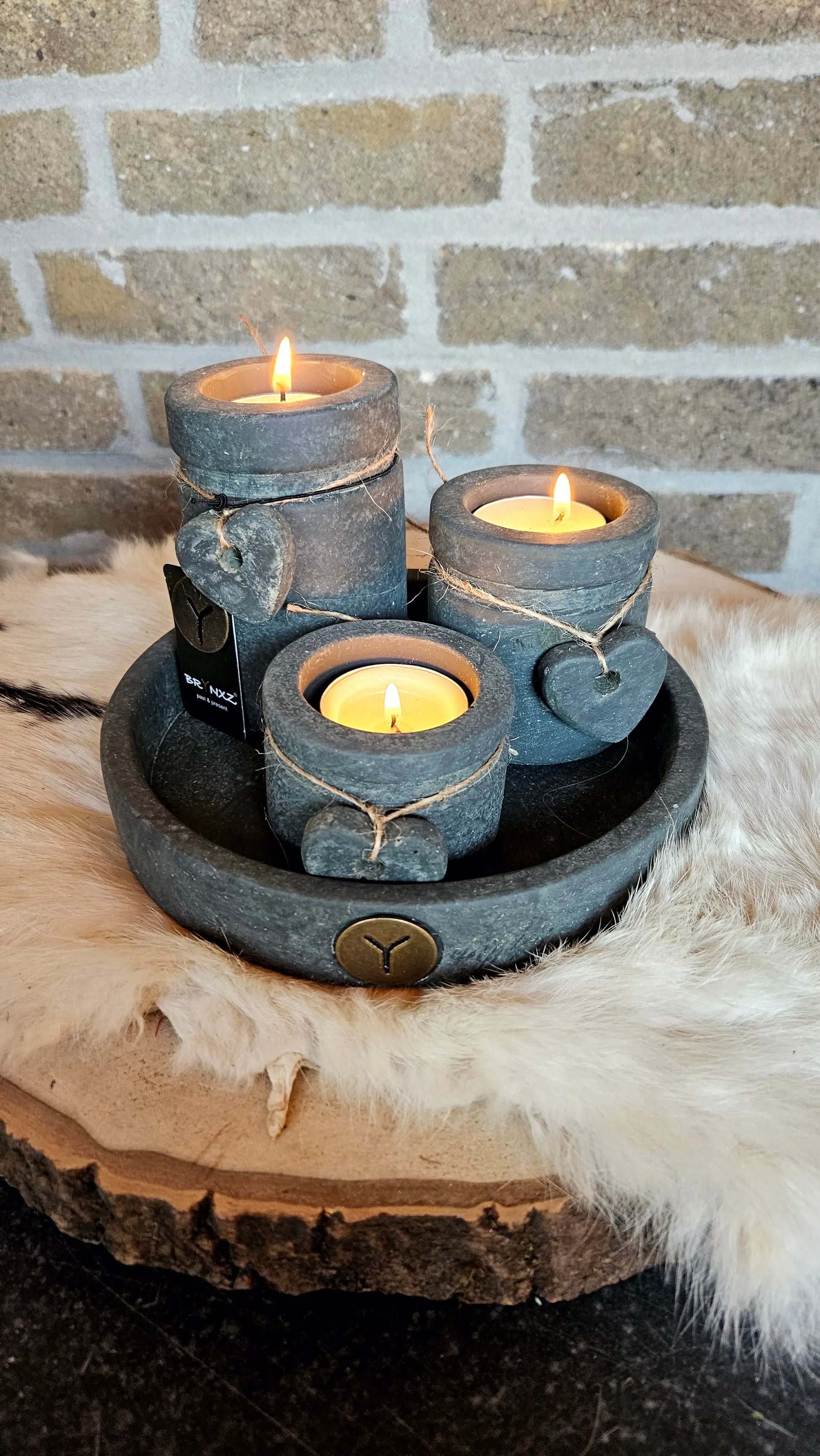 Brynxz Plate with 3 Tealightcups Heart – Aardewerk Kandelaar | Brynxzonline.nl