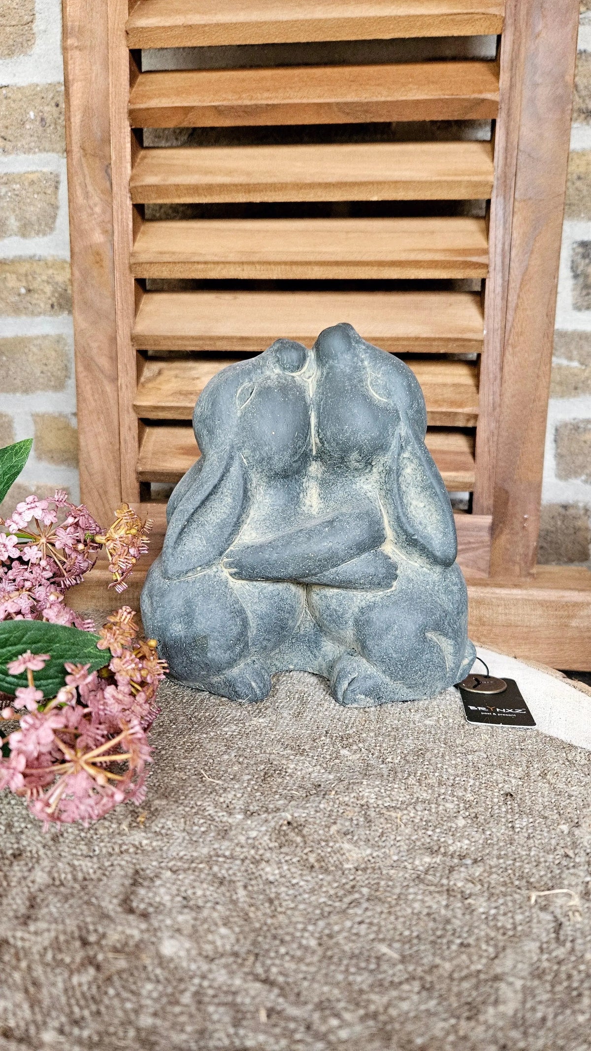 Brynxz Rabbits Falling in Love – Landelijke Keramiek Decoratie | Brynxzonline.nl