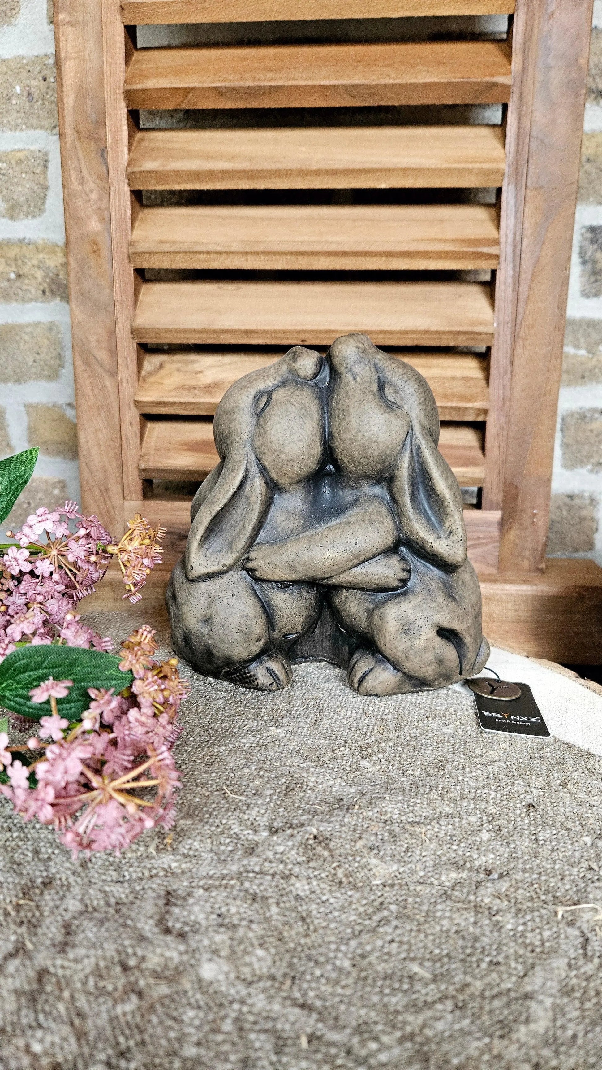 Brynxz Rabbits Falling in Love – Landelijke Keramiek Decoratie | Brynxzonline.nl