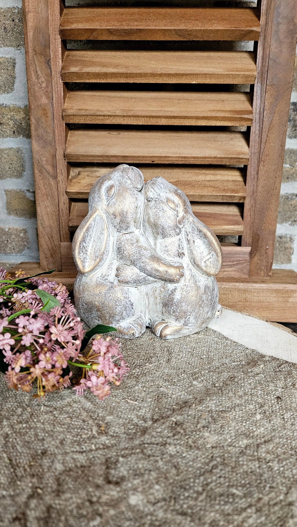 Brynxz Rabbits Falling in Love – Landelijke Keramiek Decoratie | Brynxzonline.nl