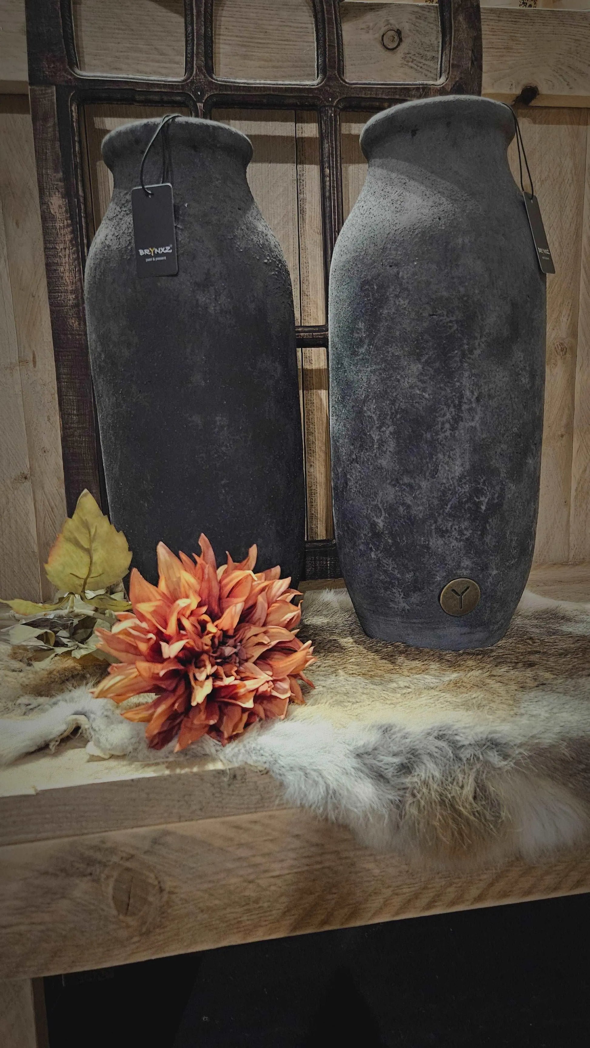 Sylxz Vaas Cylinder de Luxe M sfeerfoto – Aardewerk Vaas | Brynxzonline.nl