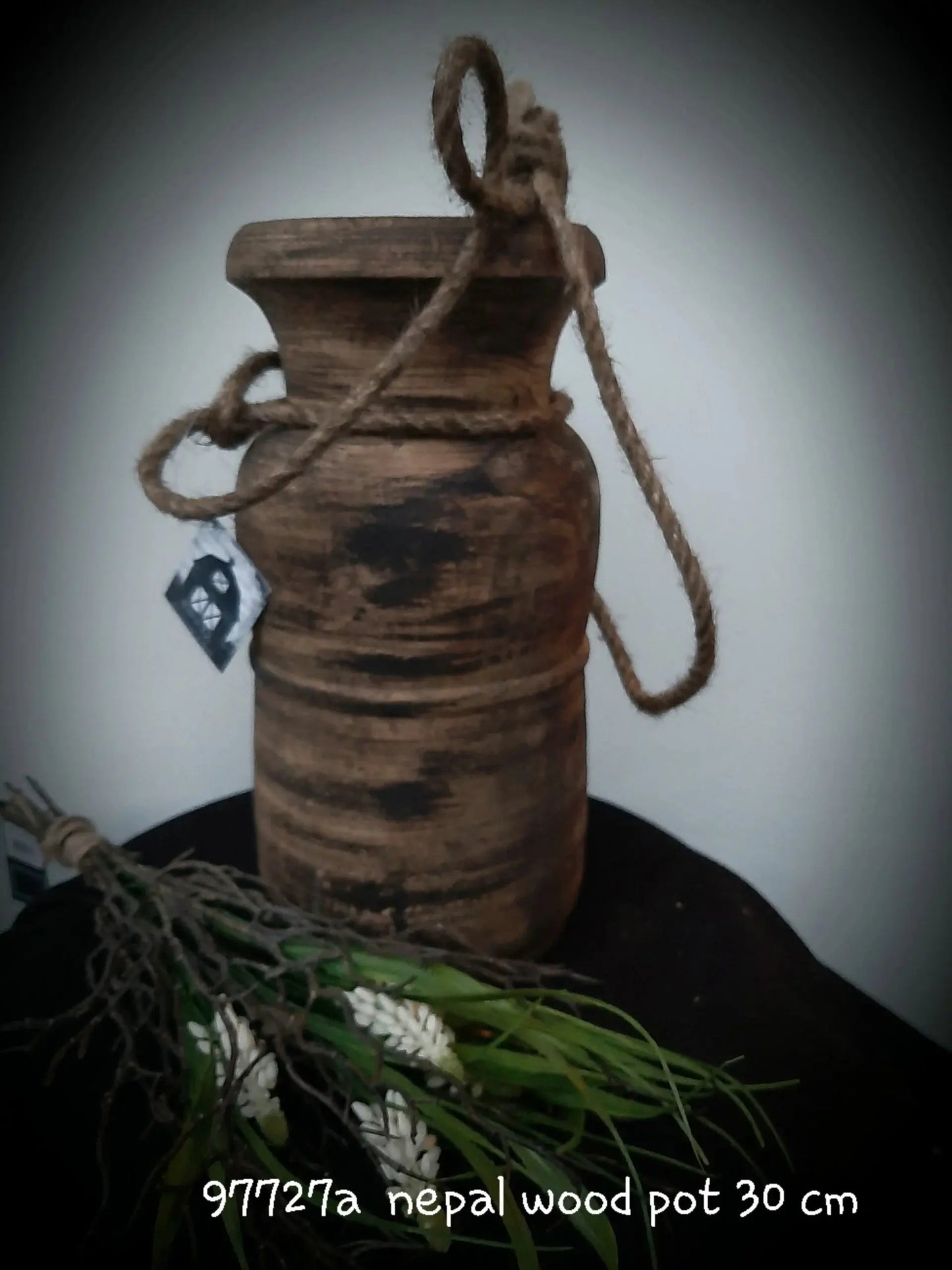 Houten Nepalese Potten close-up – Nepalese potten | Brynxzonline.nl