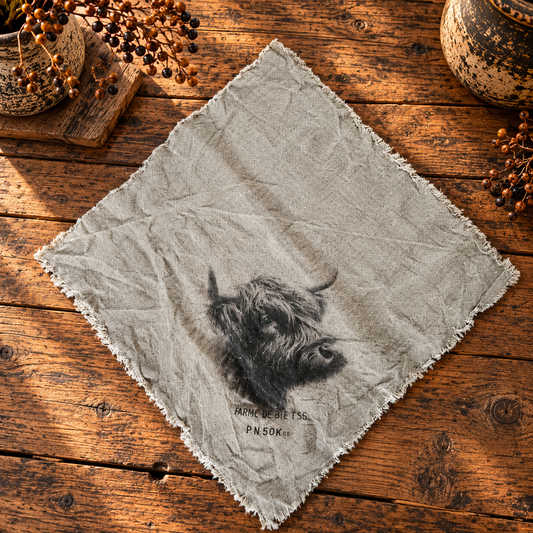 Linnen shabby doek 45 x 45 cm met Schotse hooglander (donkere tekening)